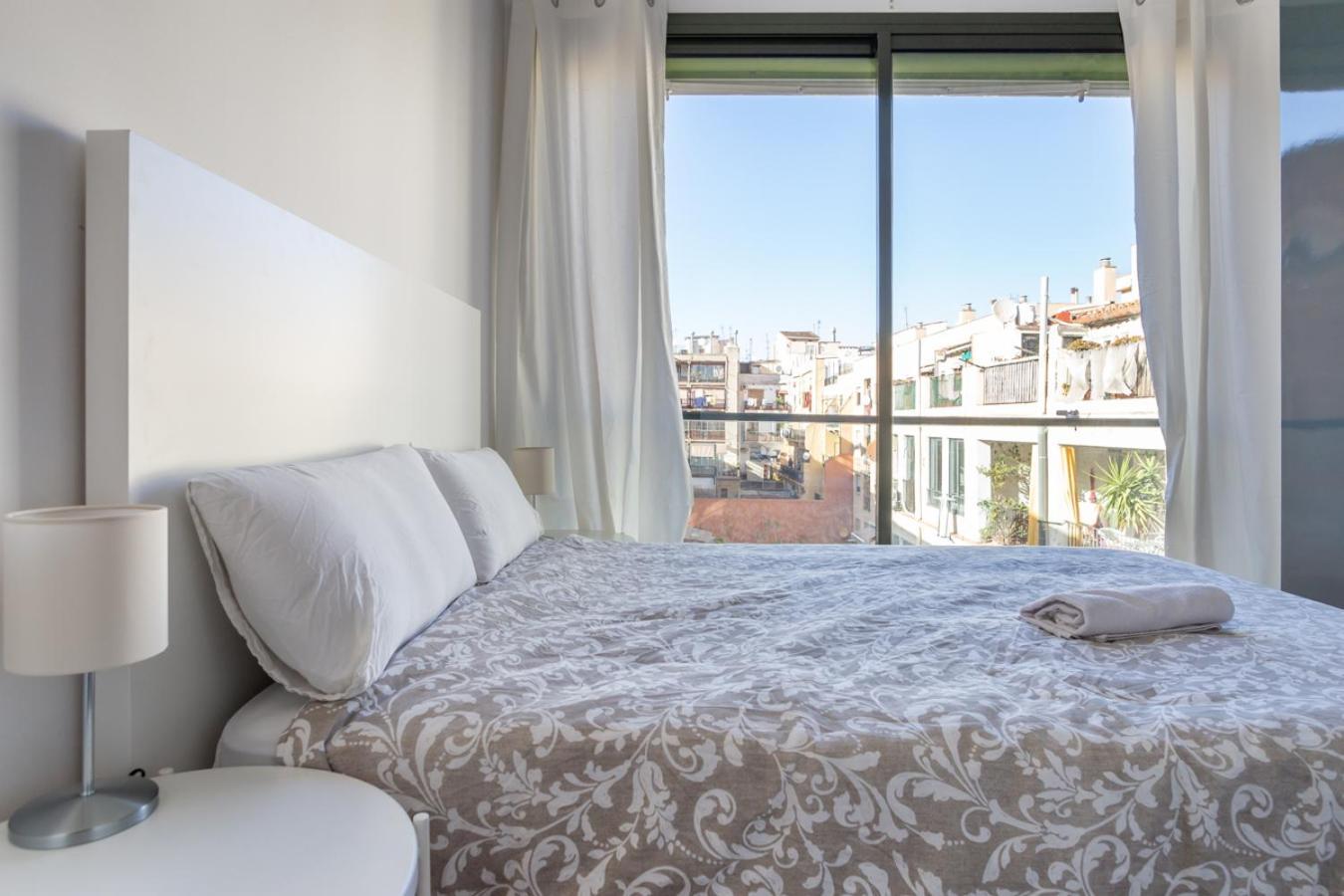 Private Rooms Near Las Ramblas Barcelona Exterior photo